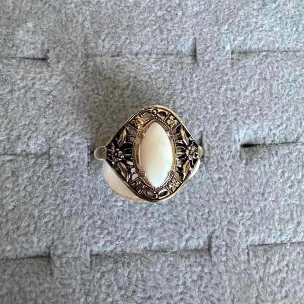 Unbranded Women's White and Gold Jewellery